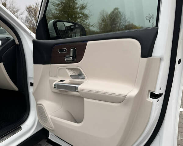 Белый Мерседес GLB-Class, объемом двигателя 1.99 л и пробегом 36 тыс. км за 49000 $, фото 12 на Automoto.ua