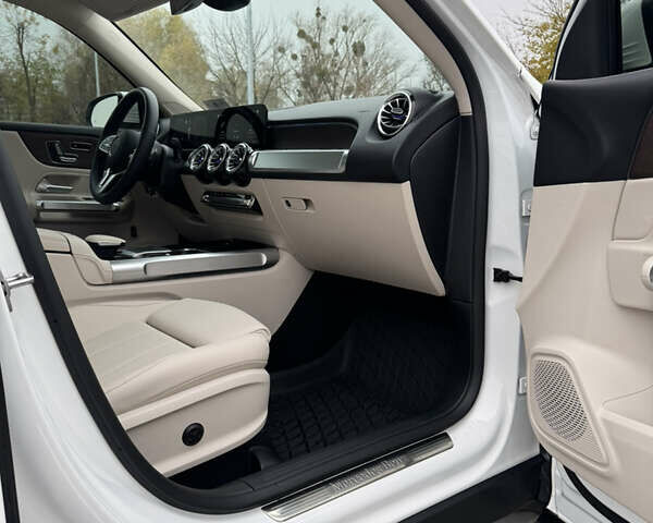 Белый Мерседес GLB-Class, объемом двигателя 1.99 л и пробегом 36 тыс. км за 49000 $, фото 11 на Automoto.ua