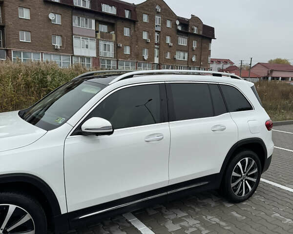 Белый Мерседес GLB-Class, объемом двигателя 1.99 л и пробегом 36 тыс. км за 49000 $, фото 3 на Automoto.ua