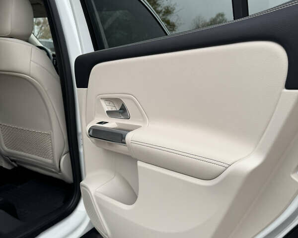 Белый Мерседес GLB-Class, объемом двигателя 1.99 л и пробегом 36 тыс. км за 49000 $, фото 15 на Automoto.ua