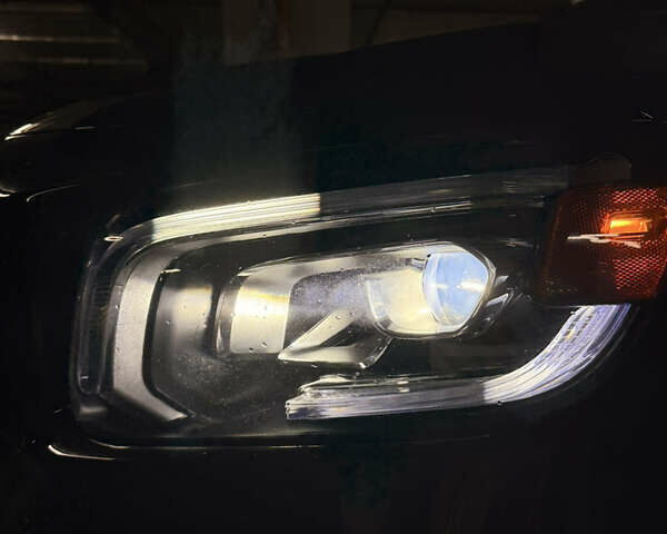 Чорний Мерседес GLB-Class, об'ємом двигуна 1.99 л та пробігом 60 тис. км за 31000 $, фото 3 на Automoto.ua