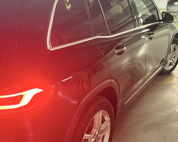 Чорний Мерседес GLB-Class, об'ємом двигуна 1.99 л та пробігом 60 тис. км за 31000 $, фото 8 на Automoto.ua