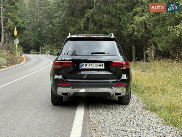 Черный Мерседес GLB-Class, объемом двигателя 1.99 л и пробегом 49 тыс. км за 30304 $, фото 3 на Automoto.ua