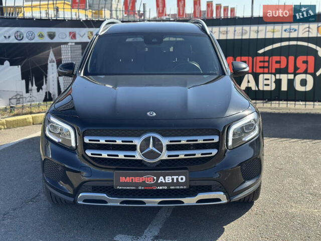 Черный Мерседес GLB-Class, объемом двигателя 2 л и пробегом 160 тыс. км за 33900 $, фото 1 на Automoto.ua