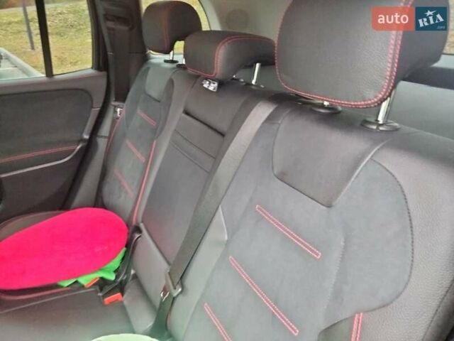 Чорний Мерседес GLB-Class, об'ємом двигуна 1.95 л та пробігом 71 тис. км за 36990 $, фото 3 на Automoto.ua