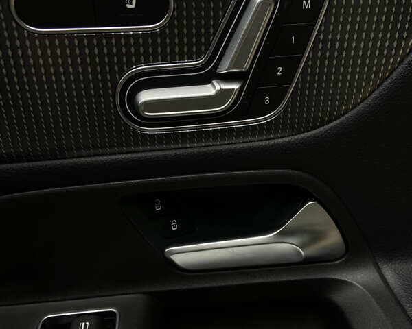 Черный Мерседес GLB-Class, объемом двигателя 1.99 л и пробегом 63 тыс. км за 35800 $, фото 20 на Automoto.ua