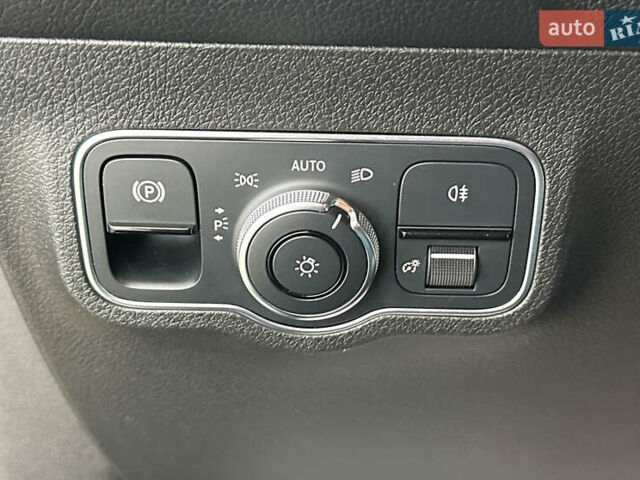 Черный Мерседес GLB-Class, объемом двигателя 1.95 л и пробегом 182 тыс. км за 32950 $, фото 23 на Automoto.ua