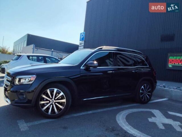 Черный Мерседес GLB-Class, объемом двигателя 1.99 л и пробегом 95 тыс. км за 29500 $, фото 1 на Automoto.ua