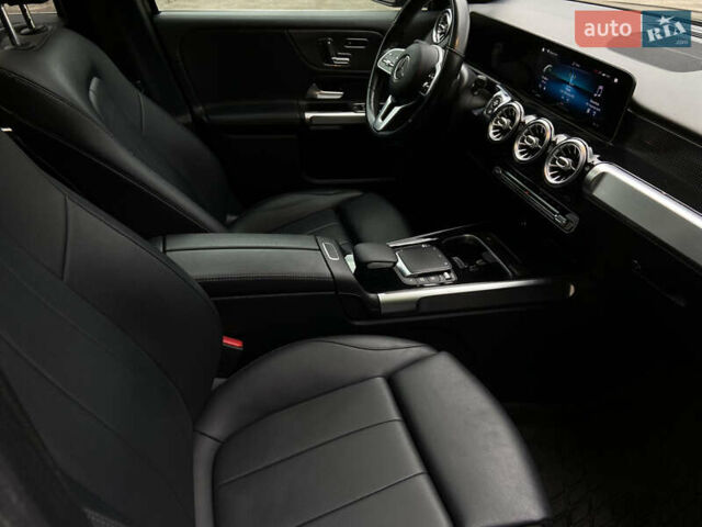 Черный Мерседес GLB-Class, объемом двигателя 1.99 л и пробегом 63 тыс. км за 35800 $, фото 13 на Automoto.ua
