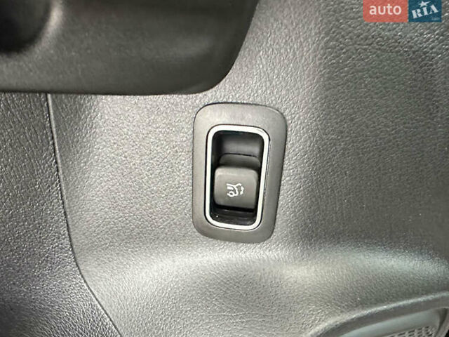 Черный Мерседес GLB-Class, объемом двигателя 1.95 л и пробегом 182 тыс. км за 32950 $, фото 22 на Automoto.ua