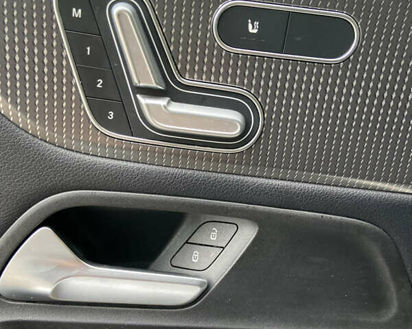 Черный Мерседес GLB-Class, объемом двигателя 1.99 л и пробегом 63 тыс. км за 35800 $, фото 18 на Automoto.ua