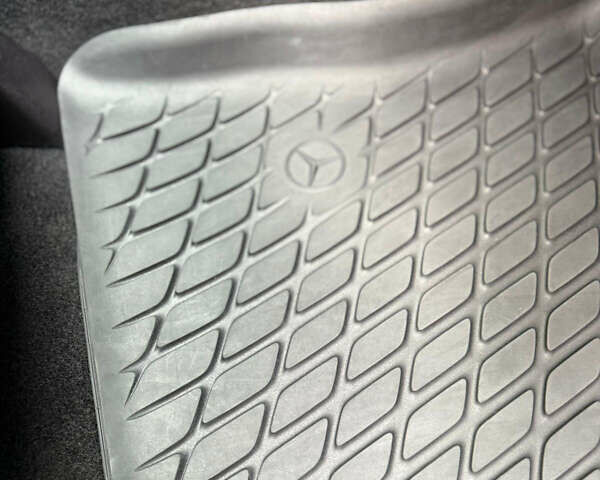 Черный Мерседес GLB-Class, объемом двигателя 2 л и пробегом 111 тыс. км за 31900 $, фото 16 на Automoto.ua