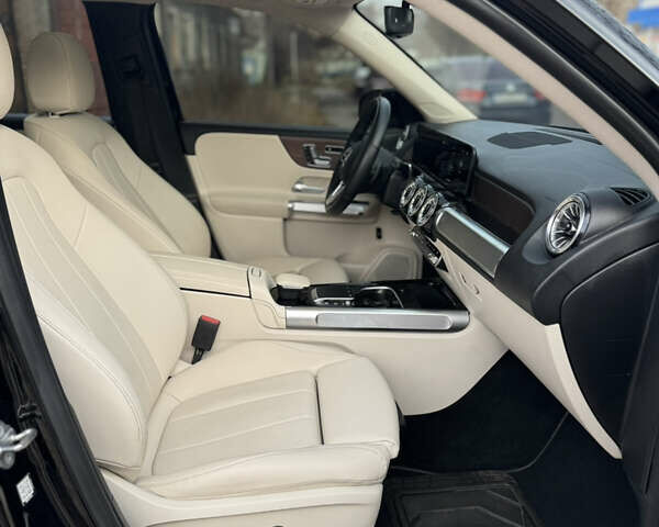 Черный Мерседес GLB-Class, объемом двигателя 1.99 л и пробегом 8 тыс. км за 43000 $, фото 30 на Automoto.ua