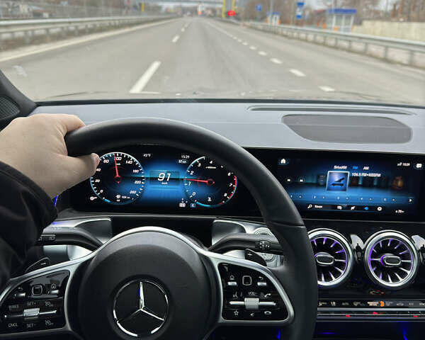 Черный Мерседес GLB-Class, объемом двигателя 1.99 л и пробегом 18 тыс. км за 48999 $, фото 4 на Automoto.ua