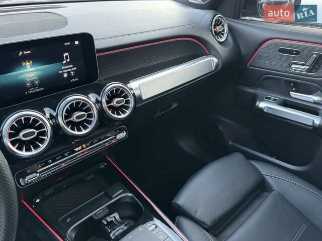 Красный Мерседес GLB-Class, объемом двигателя 1.99 л и пробегом 115 тыс. км за 30900 $, фото 40 на Automoto.ua