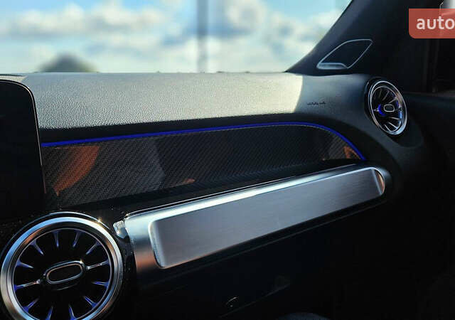 Червоний Мерседес GLB-Class, об'ємом двигуна 1.99 л та пробігом 24 тис. км за 77000 $, фото 24 на Automoto.ua