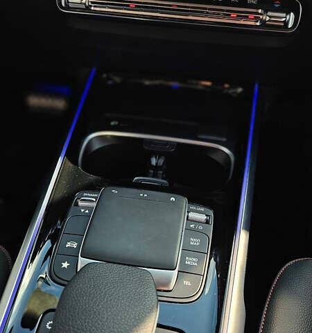 Червоний Мерседес GLB-Class, об'ємом двигуна 1.99 л та пробігом 24 тис. км за 77000 $, фото 25 на Automoto.ua