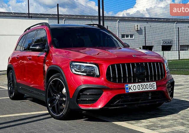Червоний Мерседес GLB-Class, об'ємом двигуна 1.99 л та пробігом 24 тис. км за 77000 $, фото 3 на Automoto.ua