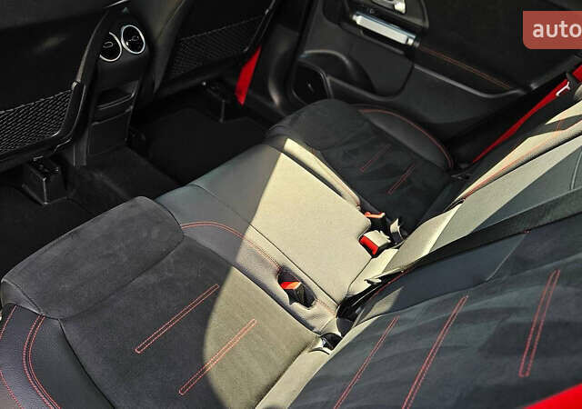 Червоний Мерседес GLB-Class, об'ємом двигуна 1.99 л та пробігом 24 тис. км за 77000 $, фото 57 на Automoto.ua