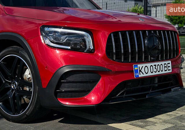 Червоний Мерседес GLB-Class, об'ємом двигуна 1.99 л та пробігом 24 тис. км за 77000 $, фото 2 на Automoto.ua