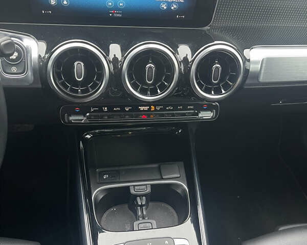 Мерседес GLB-Class, об'ємом двигуна 2 л та пробігом 90 тис. км за 27000 $, фото 4 на Automoto.ua