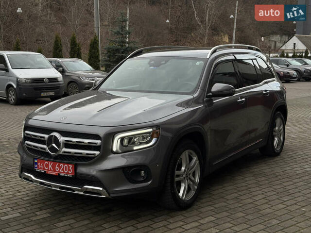 Серый Мерседес GLB-Class, объемом двигателя 1.99 л и пробегом 75 тыс. км за 28900 $, фото 1 на Automoto.ua