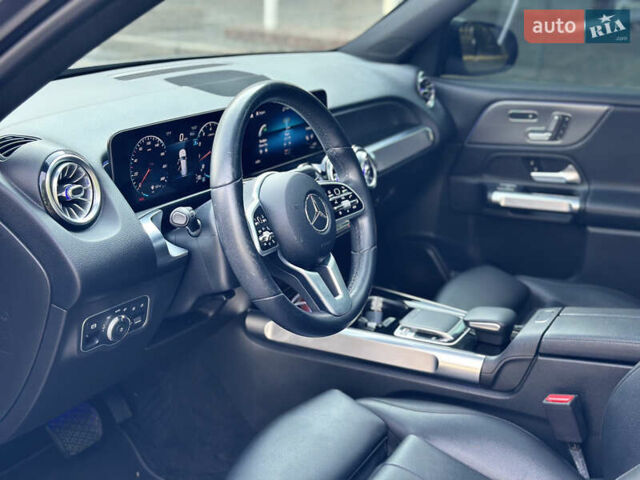 Серый Мерседес GLB-Class, объемом двигателя 1.99 л и пробегом 74 тыс. км за 27950 $, фото 9 на Automoto.ua