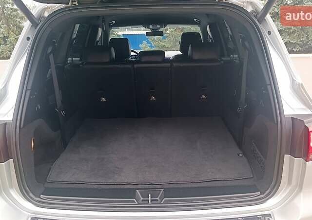 Серый Мерседес GLB-Class, объемом двигателя 2 л и пробегом 84 тыс. км за 31700 $, фото 73 на Automoto.ua