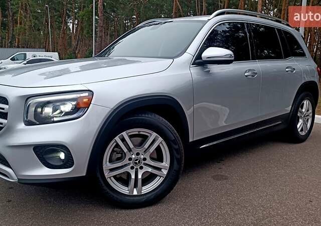 Серый Мерседес GLB-Class, объемом двигателя 2 л и пробегом 84 тыс. км за 31700 $, фото 4 на Automoto.ua
