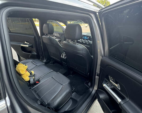 Сірий Мерседес GLB-Class, об'ємом двигуна 1.99 л та пробігом 77 тис. км за 26950 $, фото 10 на Automoto.ua