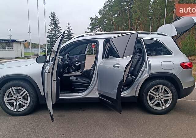 Серый Мерседес GLB-Class, объемом двигателя 2 л и пробегом 84 тыс. км за 31700 $, фото 103 на Automoto.ua