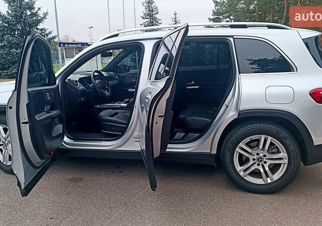 Серый Мерседес GLB-Class, объемом двигателя 2 л и пробегом 84 тыс. км за 31700 $, фото 8 на Automoto.ua