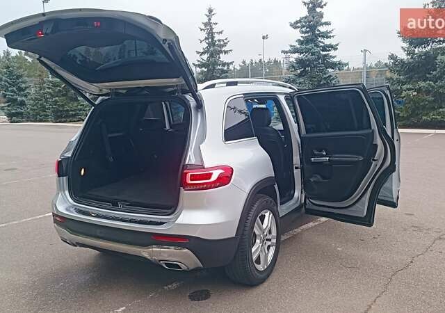 Серый Мерседес GLB-Class, объемом двигателя 2 л и пробегом 84 тыс. км за 31700 $, фото 108 на Automoto.ua