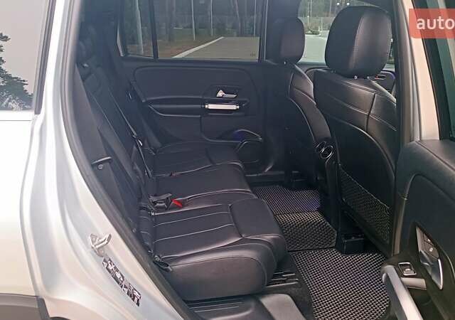 Серый Мерседес GLB-Class, объемом двигателя 2 л и пробегом 84 тыс. км за 31700 $, фото 86 на Automoto.ua