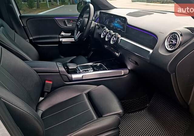 Серый Мерседес GLB-Class, объемом двигателя 2 л и пробегом 84 тыс. км за 31700 $, фото 90 на Automoto.ua