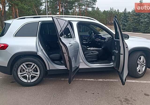 Серый Мерседес GLB-Class, объемом двигателя 2 л и пробегом 84 тыс. км за 31700 $, фото 89 на Automoto.ua