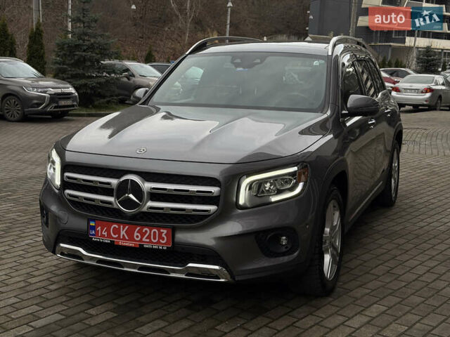 Серый Мерседес GLB-Class, объемом двигателя 1.99 л и пробегом 75 тыс. км за 28900 $, фото 2 на Automoto.ua
