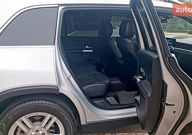 Серый Мерседес GLB-Class, объемом двигателя 2 л и пробегом 84 тыс. км за 31700 $, фото 85 на Automoto.ua