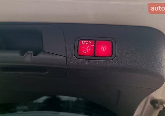 Серый Мерседес GLB-Class, объемом двигателя 2 л и пробегом 84 тыс. км за 31700 $, фото 74 на Automoto.ua