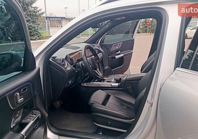 Серый Мерседес GLB-Class, объемом двигателя 2 л и пробегом 84 тыс. км за 31700 $, фото 104 на Automoto.ua