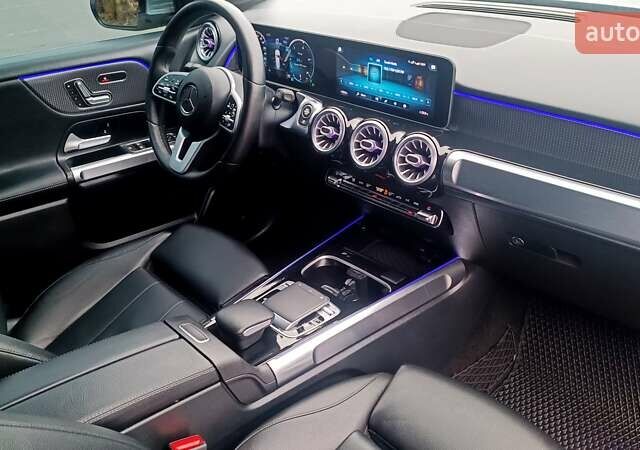 Серый Мерседес GLB-Class, объемом двигателя 2 л и пробегом 84 тыс. км за 31700 $, фото 91 на Automoto.ua