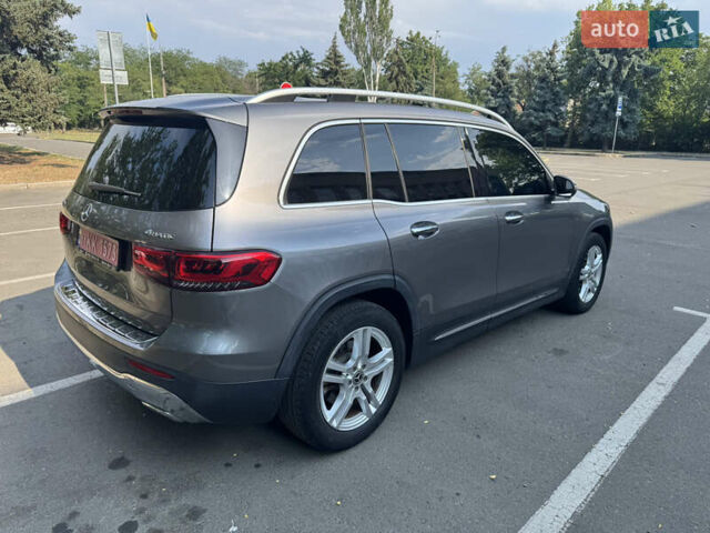 Сірий Мерседес GLB-Class, об'ємом двигуна 1.99 л та пробігом 77 тис. км за 26950 $, фото 4 на Automoto.ua