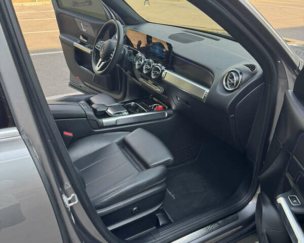 Сірий Мерседес GLB-Class, об'ємом двигуна 1.99 л та пробігом 77 тис. км за 26950 $, фото 11 на Automoto.ua