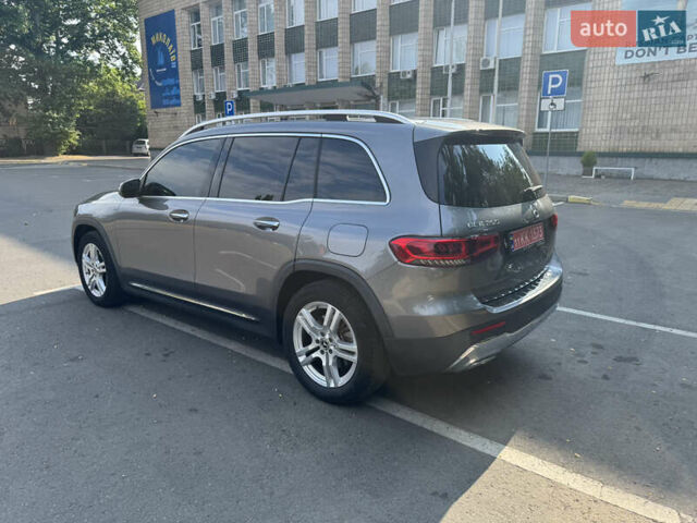Сірий Мерседес GLB-Class, об'ємом двигуна 1.99 л та пробігом 77 тис. км за 26950 $, фото 3 на Automoto.ua