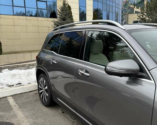 Сірий Мерседес GLB-Class, об'ємом двигуна 1.99 л та пробігом 86 тис. км за 35800 $, фото 10 на Automoto.ua