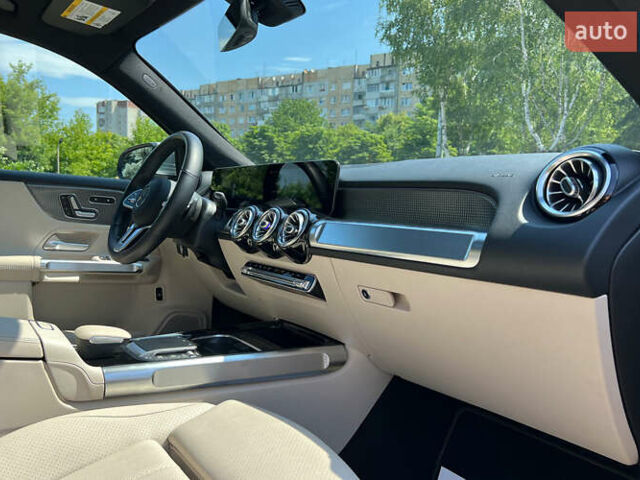 Серый Мерседес GLB-Class, объемом двигателя 2 л и пробегом 21 тыс. км за 33900 $, фото 9 на Automoto.ua