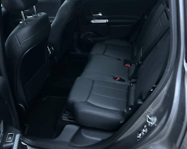 Серый Мерседес GLB-Class, объемом двигателя 1.99 л и пробегом 49 тыс. км за 27700 $, фото 9 на Automoto.ua