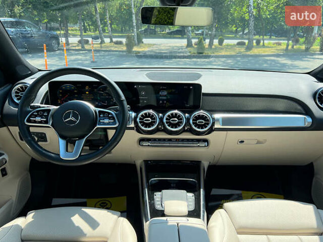 Серый Мерседес GLB-Class, объемом двигателя 2 л и пробегом 21 тыс. км за 33900 $, фото 11 на Automoto.ua