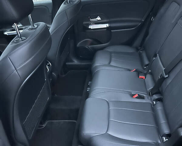 Серый Мерседес GLB-Class, объемом двигателя 1.99 л и пробегом 49 тыс. км за 27700 $, фото 10 на Automoto.ua