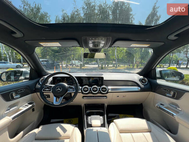 Серый Мерседес GLB-Class, объемом двигателя 2 л и пробегом 21 тыс. км за 33900 $, фото 12 на Automoto.ua